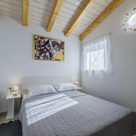 Modean In Pula - Haus Fuer 2-3 Personen Villa Ngoại thất bức ảnh