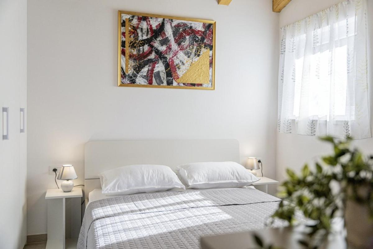 Modean In Pula - Haus Fuer 2-3 Personen Villa Ngoại thất bức ảnh