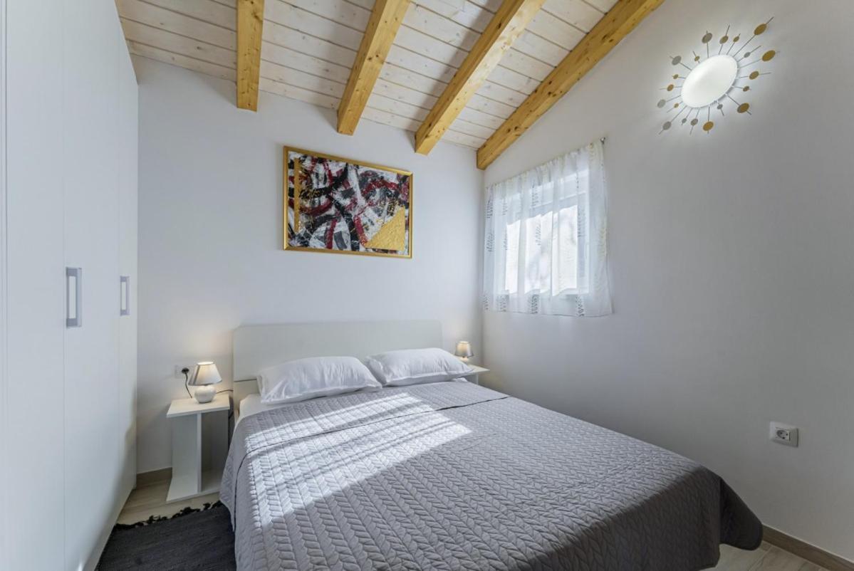 Modean In Pula - Haus Fuer 2-3 Personen Villa Ngoại thất bức ảnh
