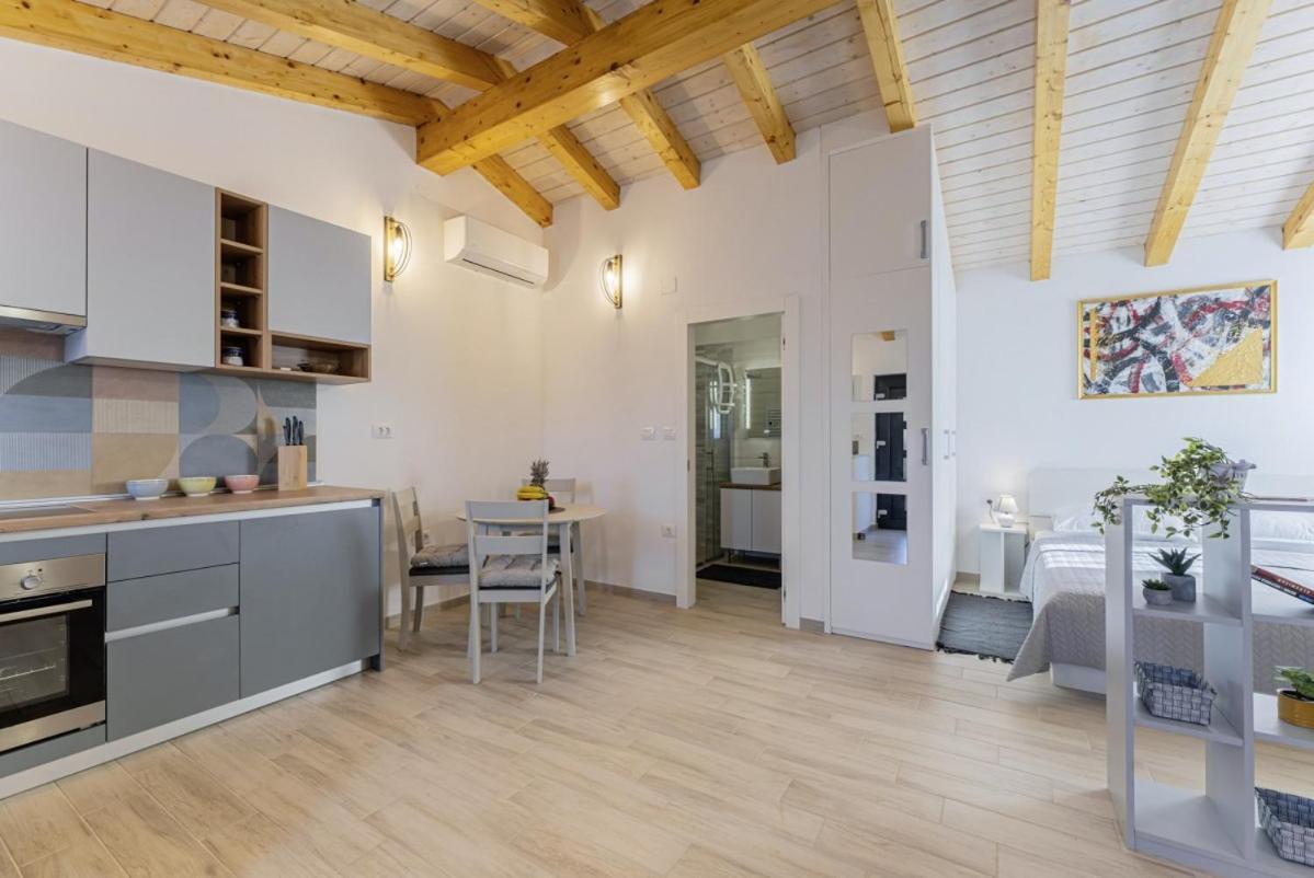 Modean In Pula - Haus Fuer 2-3 Personen Villa Ngoại thất bức ảnh